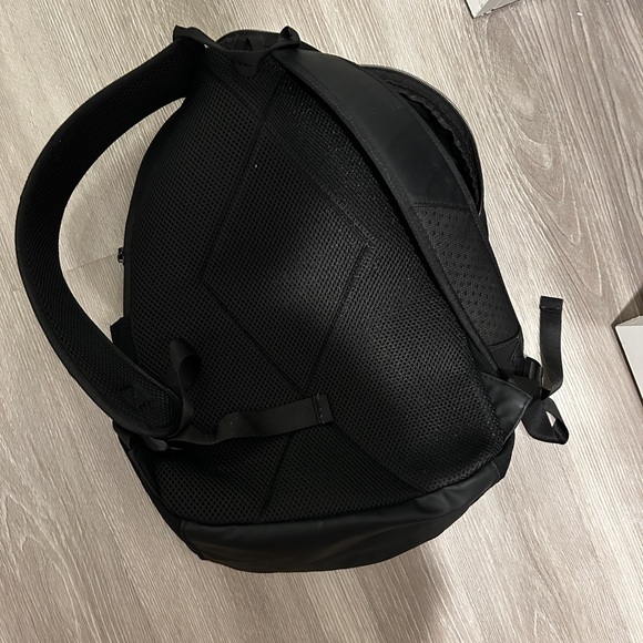 [Solidcore] Backpack - Picture 3 of 4